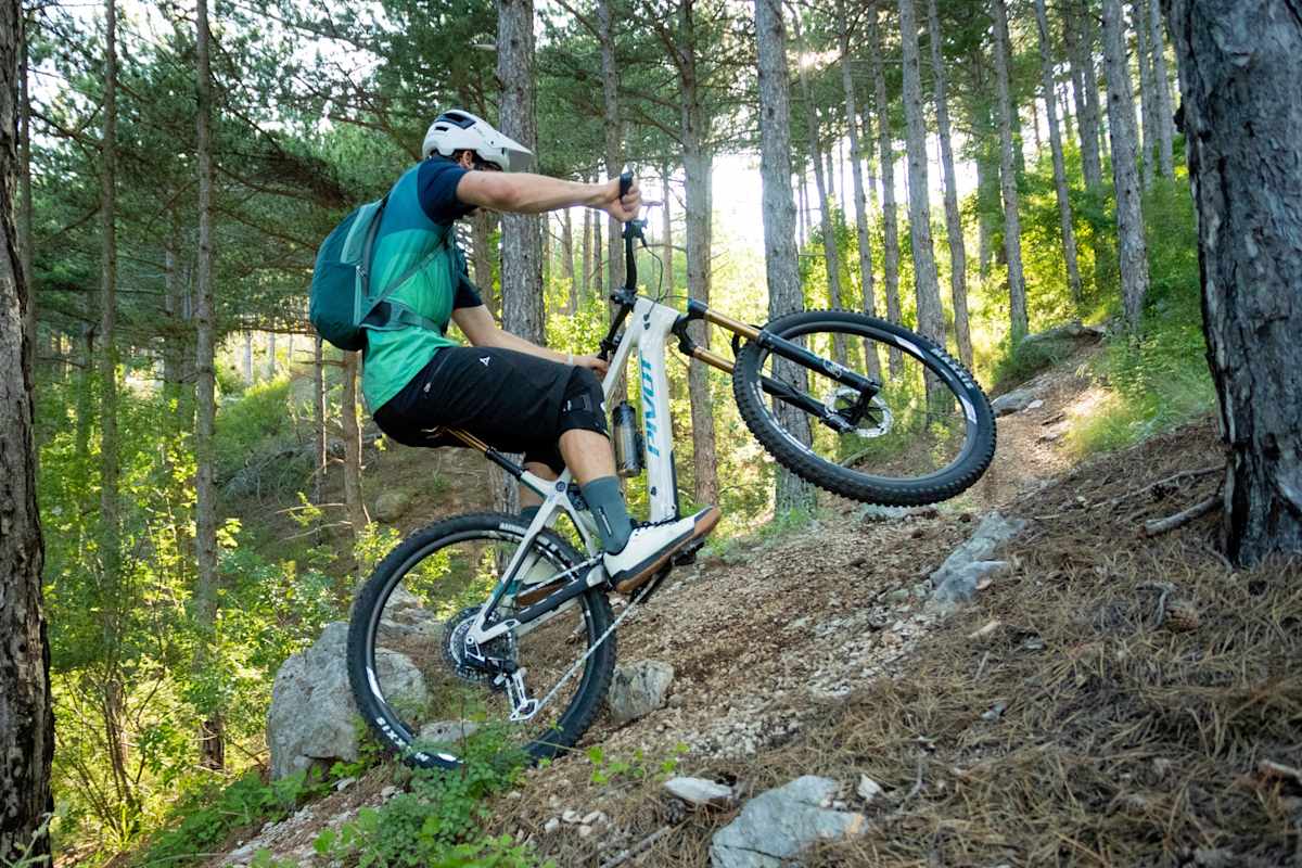Immer im Flow bleiben: Damit du möglichst lange Freude an deinem Bike hast, solltest du beim Kauf deines Fahrrads auf strenge Qualitätskontrollen in der Fahrradherstellung achten.