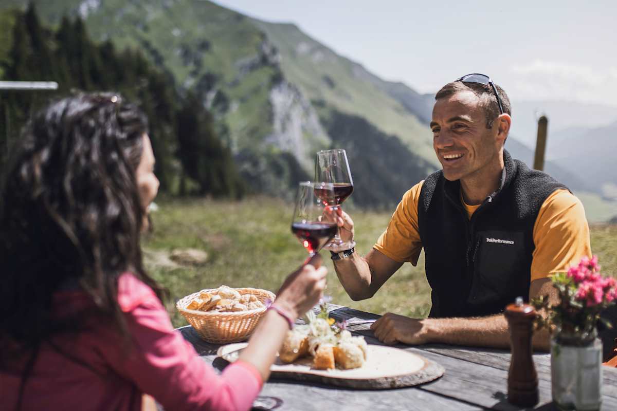 Wo in Sterzing-Ratschings-Gossensass Wanderwege verlaufen, sind Einkehrmöglichkeiten meist nicht weit. Knapp 40 Almen und Einkehrhütten gibt es in der Region zu entdecken.