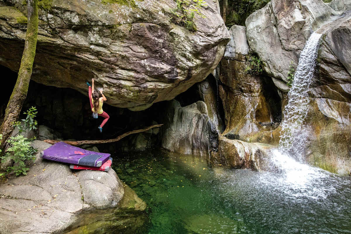 Boulder in den Wäldern rund um Varazze