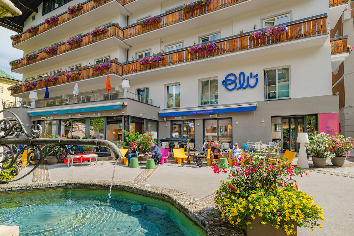 Hotel Blü mit Pool und Terrasse