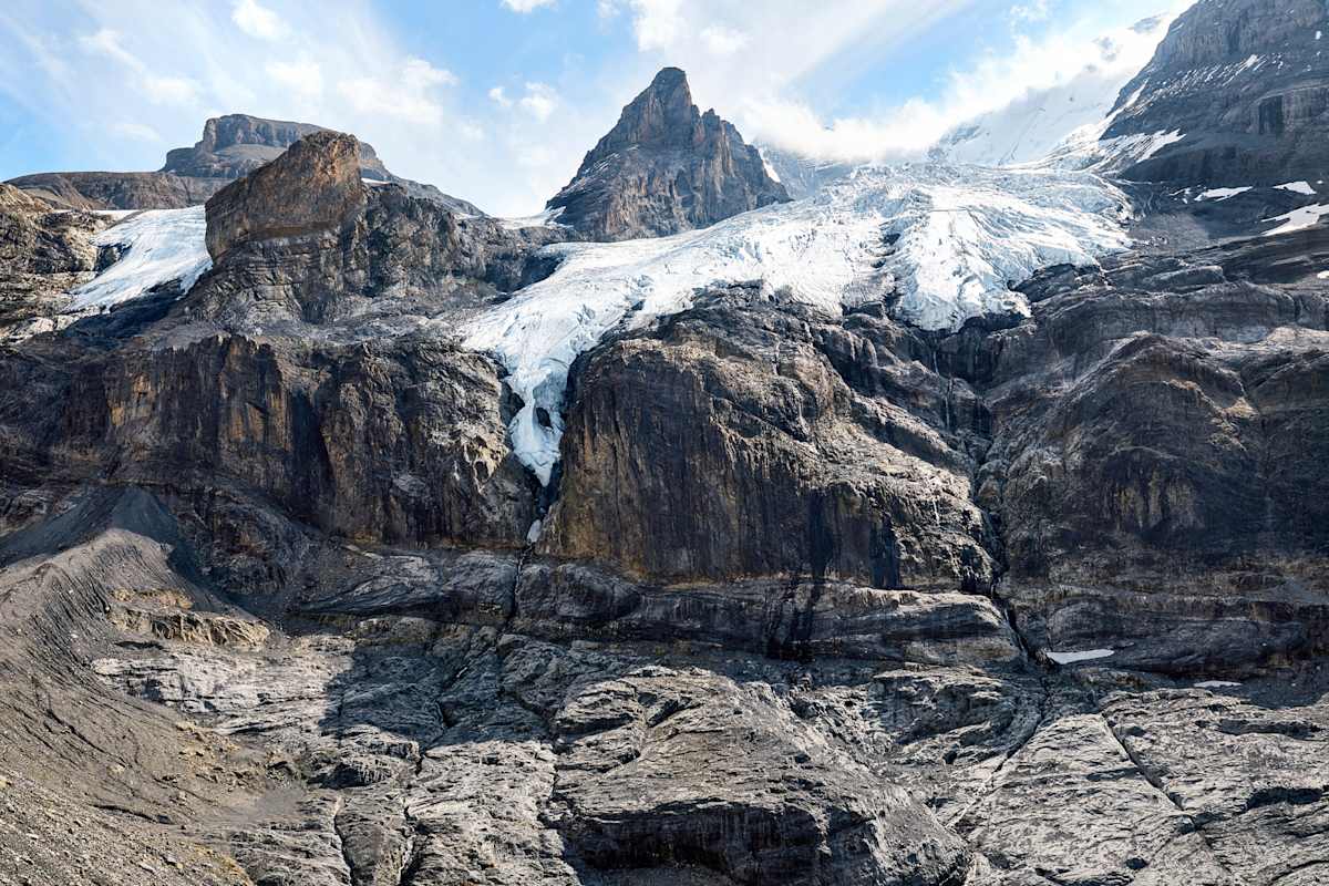 Der Blüemlisalpgletscher, dahinter blauer Himmel.