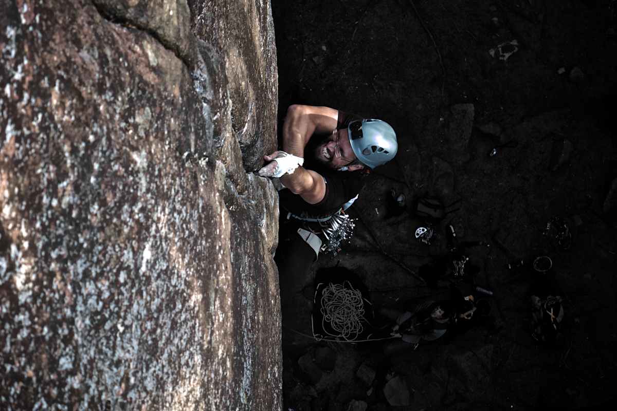 Rissklettern in Bohuslän, Schweden.