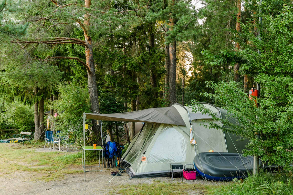 Zelt im Wald am Faakersee
