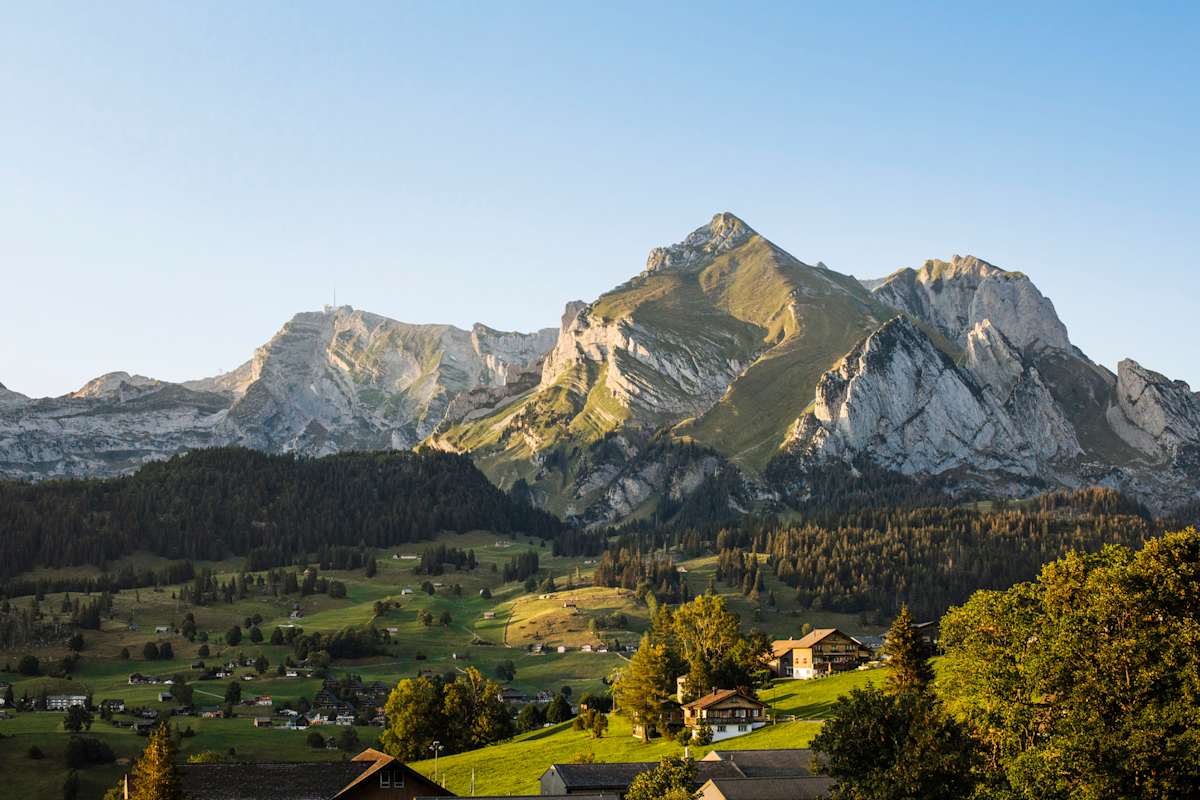 Schafberg und Säntis bei Sonnenschein.