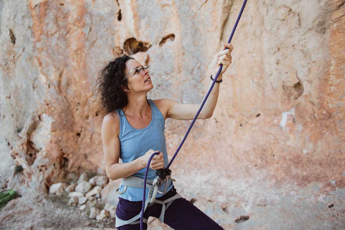 Sicherungsbrillen entlasten den Nacken und ermöglichen gleichzeitig eine bessere Konzentration auf den Kletterer