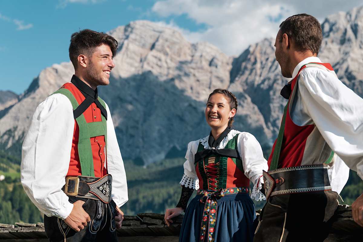 Tradition, Tracht, Alta Badia, junge Leute