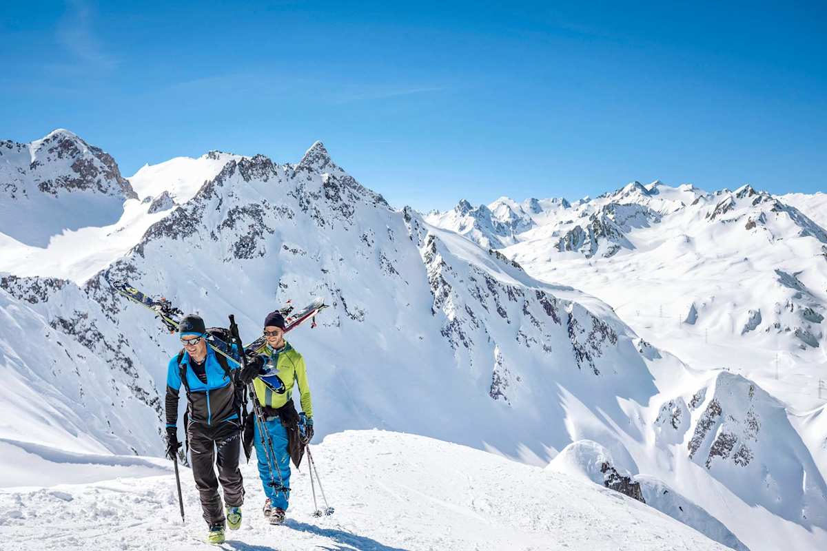 Skitourengeher beim Aufstieg.