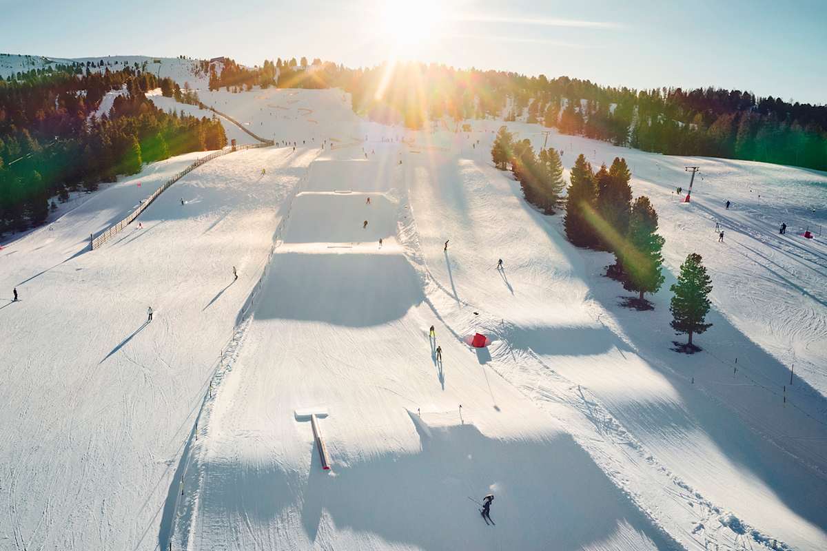 Der Snowpark wartet mit Obstacles und Schanzen auf alle Abenteuerlustigen.