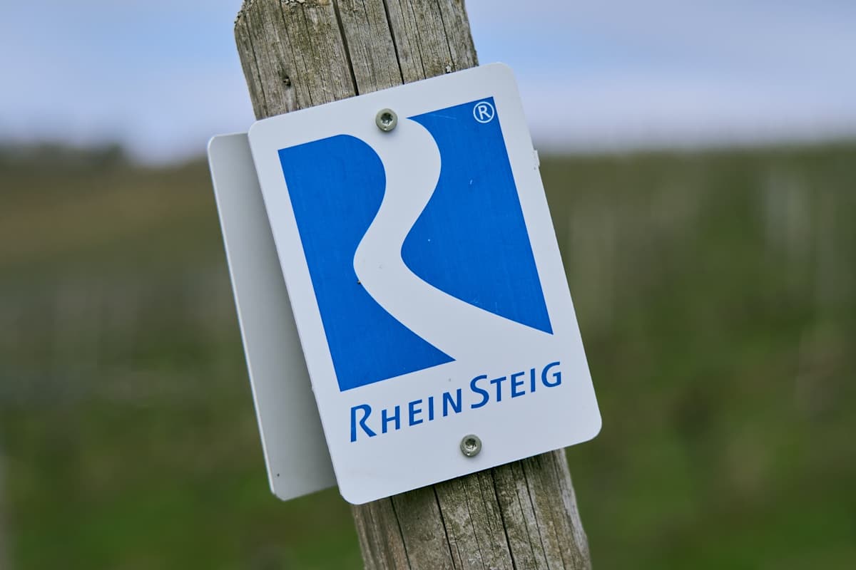 Wegmarkierung am Rheinsteig