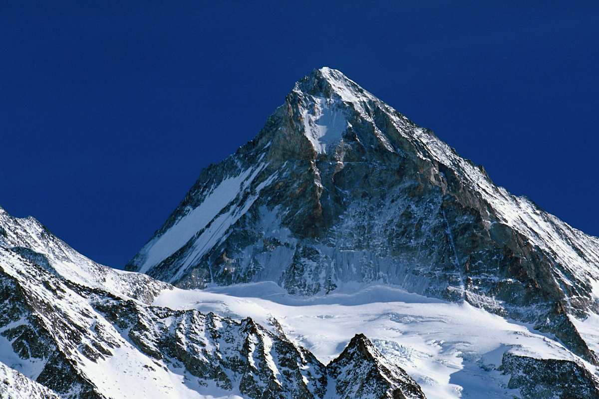 Walliser Alpen: Die Dent Blanche in der Schweiz