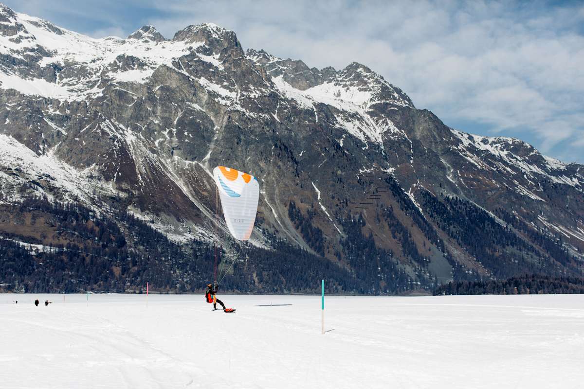 Snowkiter auf dem Silsersee