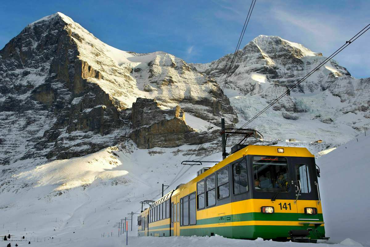 Wengernalpbahn vor der Eiger-Kulisse