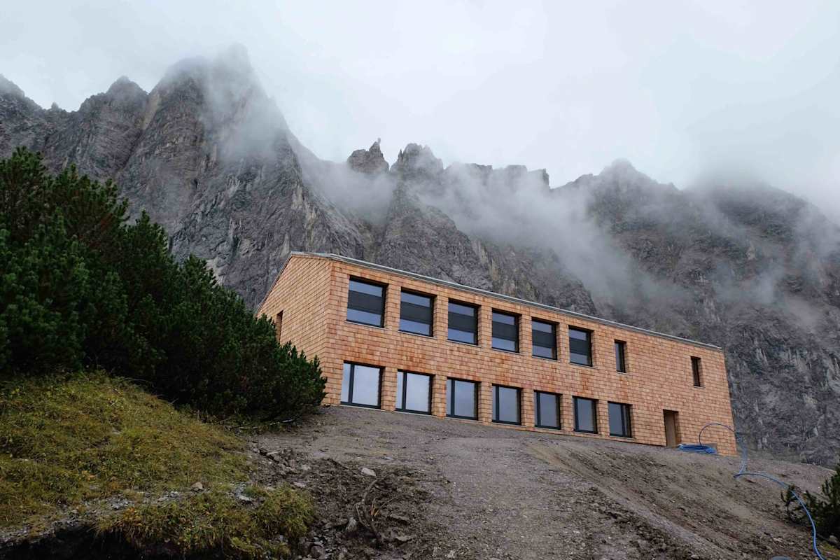 Das Nebengebäude der Falkenhütte wurde komplett neu gebaut.