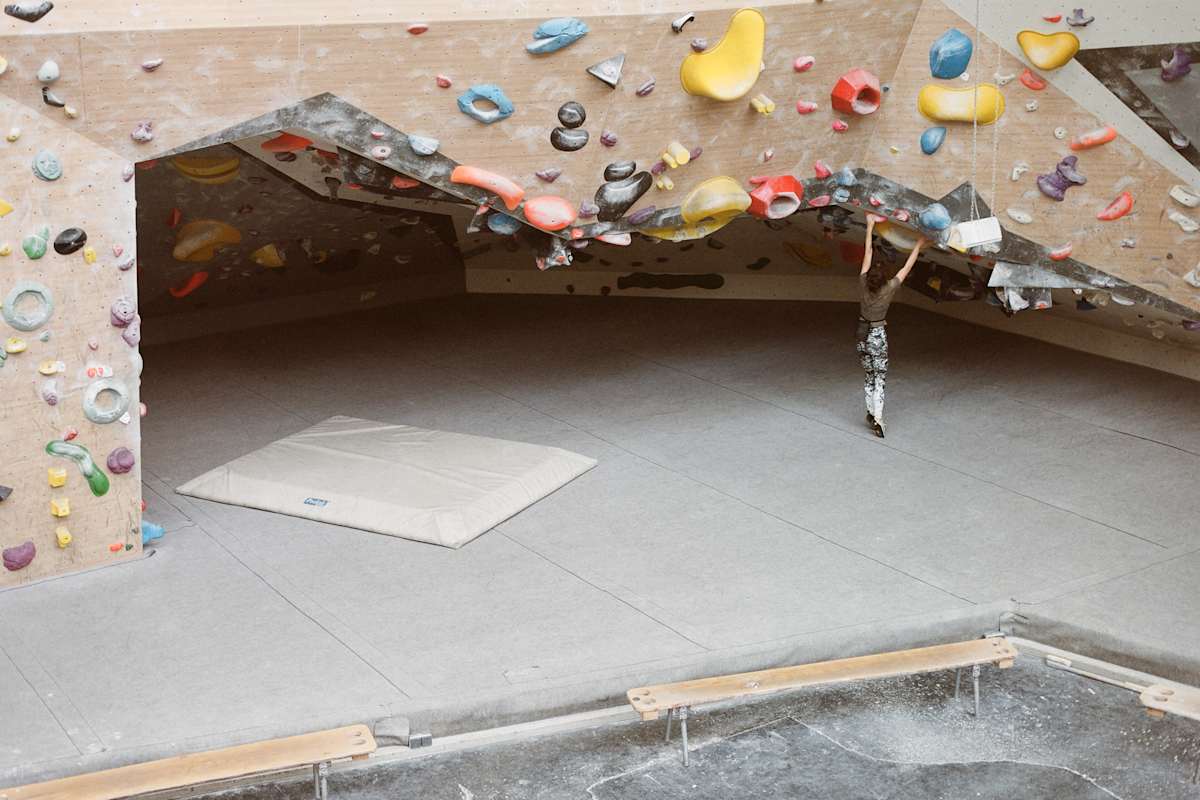 Bouldern eignet sich gut, um mit dem Klettern zu beginnen