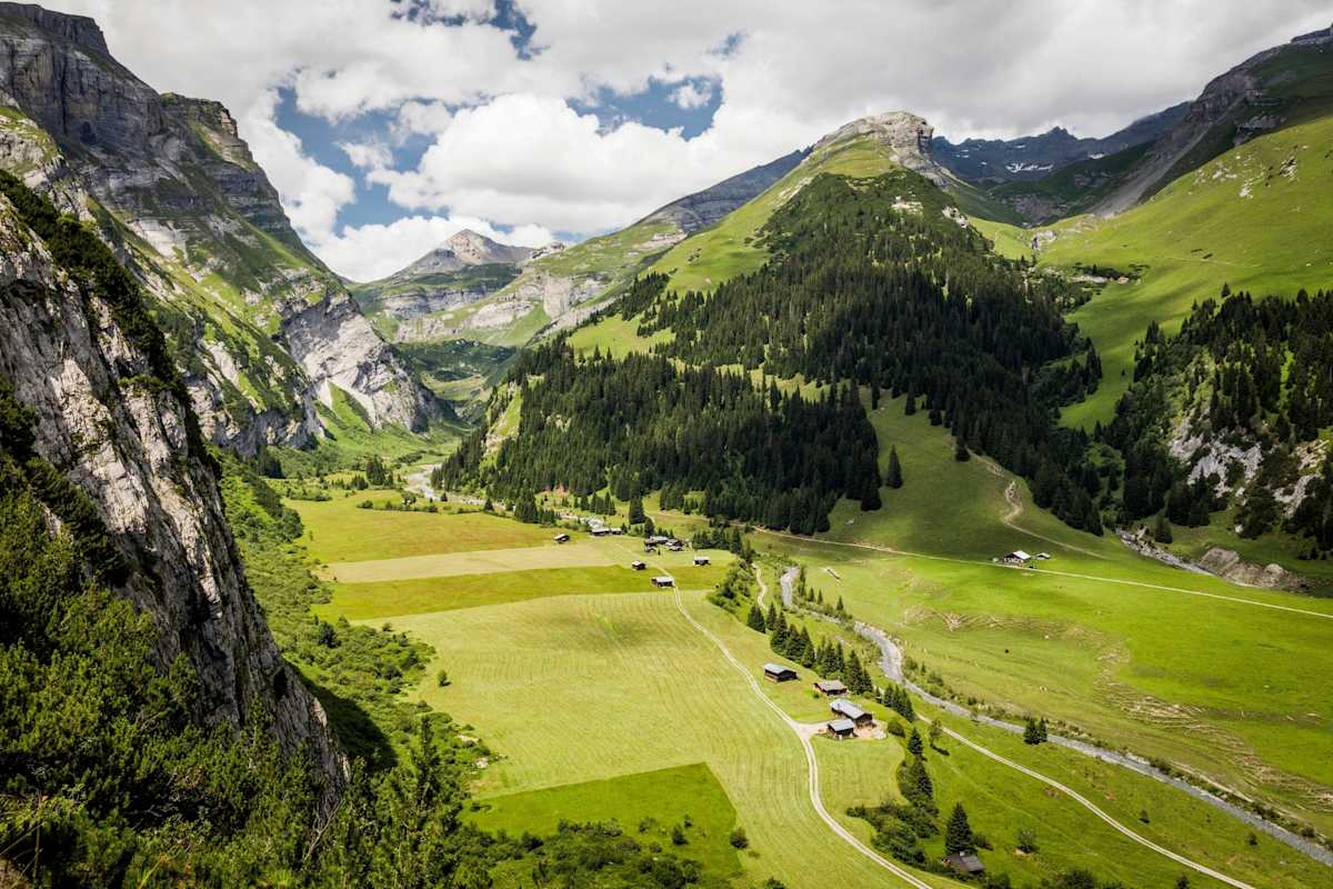 Ausblick auf die Berglandschaft.