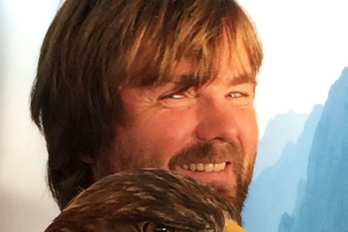 Andreas Gall mit Steinadler-Dame Fritzi