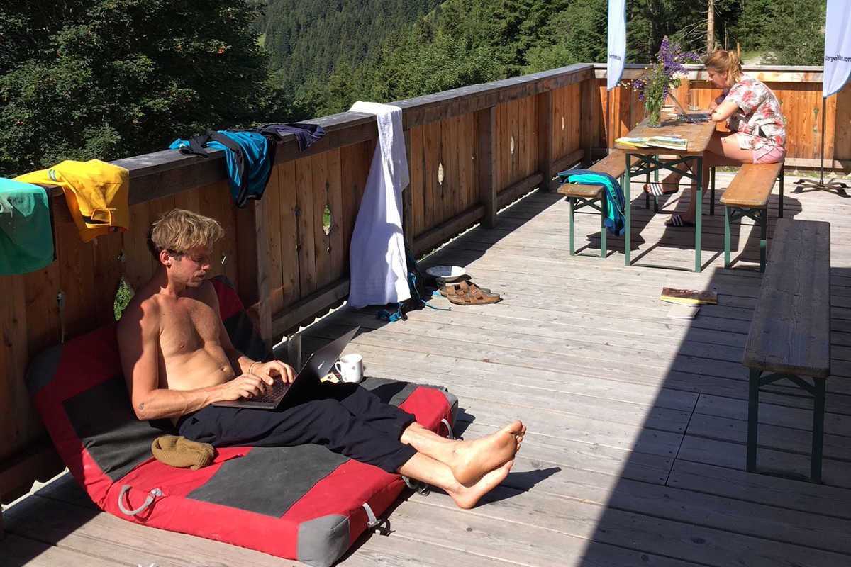 Allmorgendliche Routine auf dem Terrassen-Büro