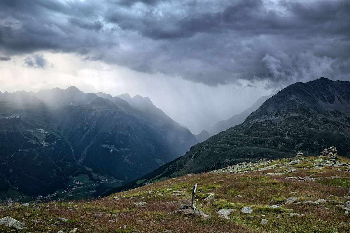 Gewitter in den Bergen Regen