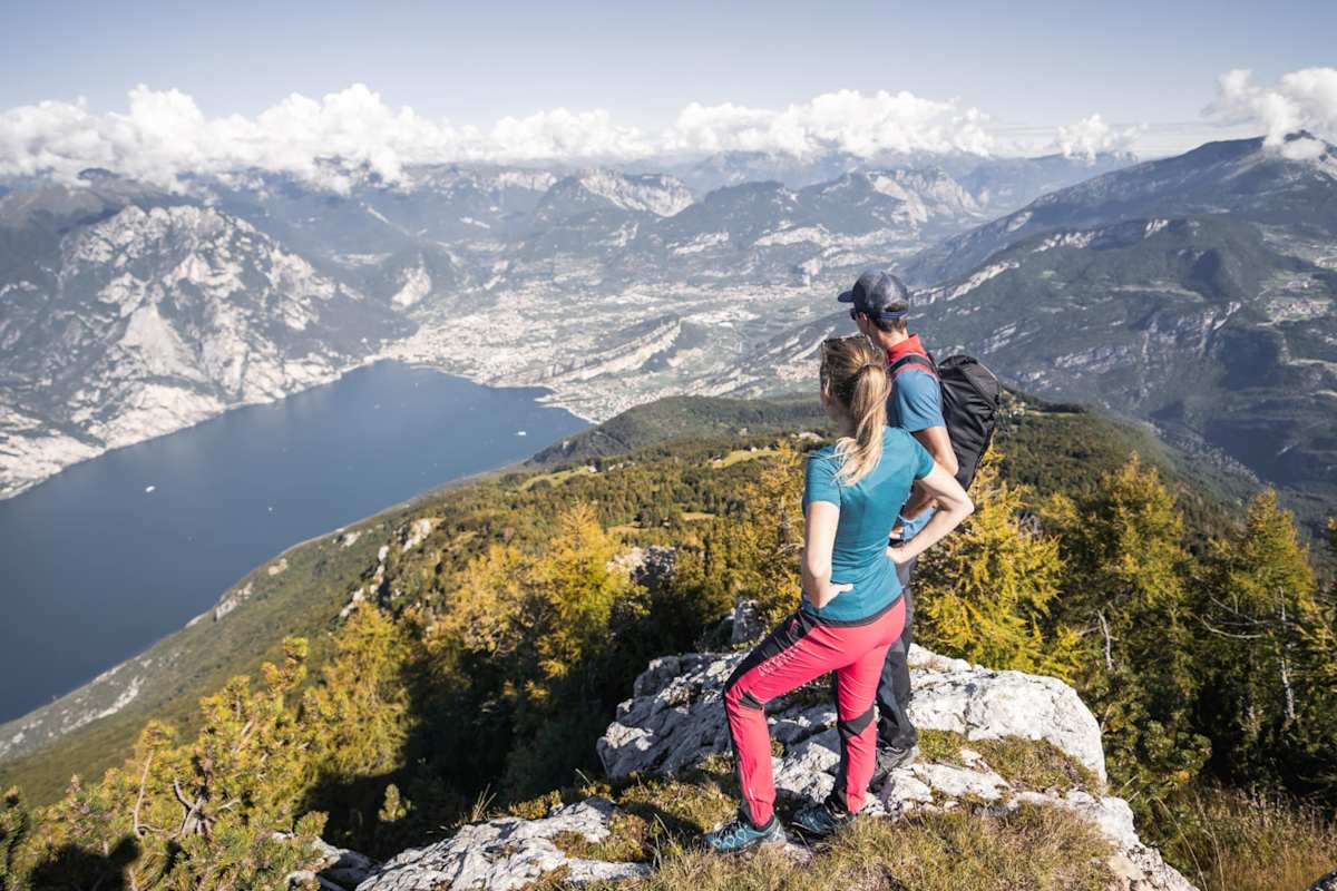 Vom Monte Altissimo di Nago eröffnen sich herrliche Tiefblicke auf den Gardasee.