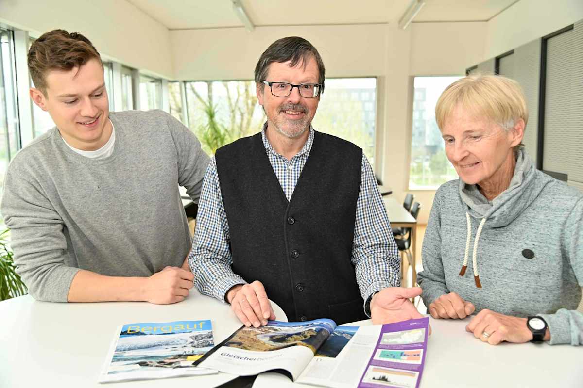 Pressekonferenz 2019: Christian Lieb (Mitarbeiter des Gletschermessdienstes), Dr. Gebhard Karl Lieb (Messleiter) & Dr. Ingrid Hayek (Vizepräsidentin Alpenverein).