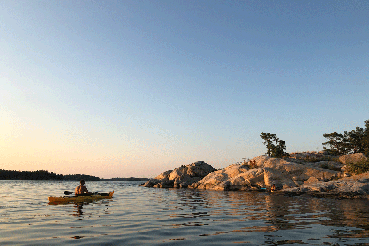 Mit dem Kajak dem Sonnenuntergang entgegen