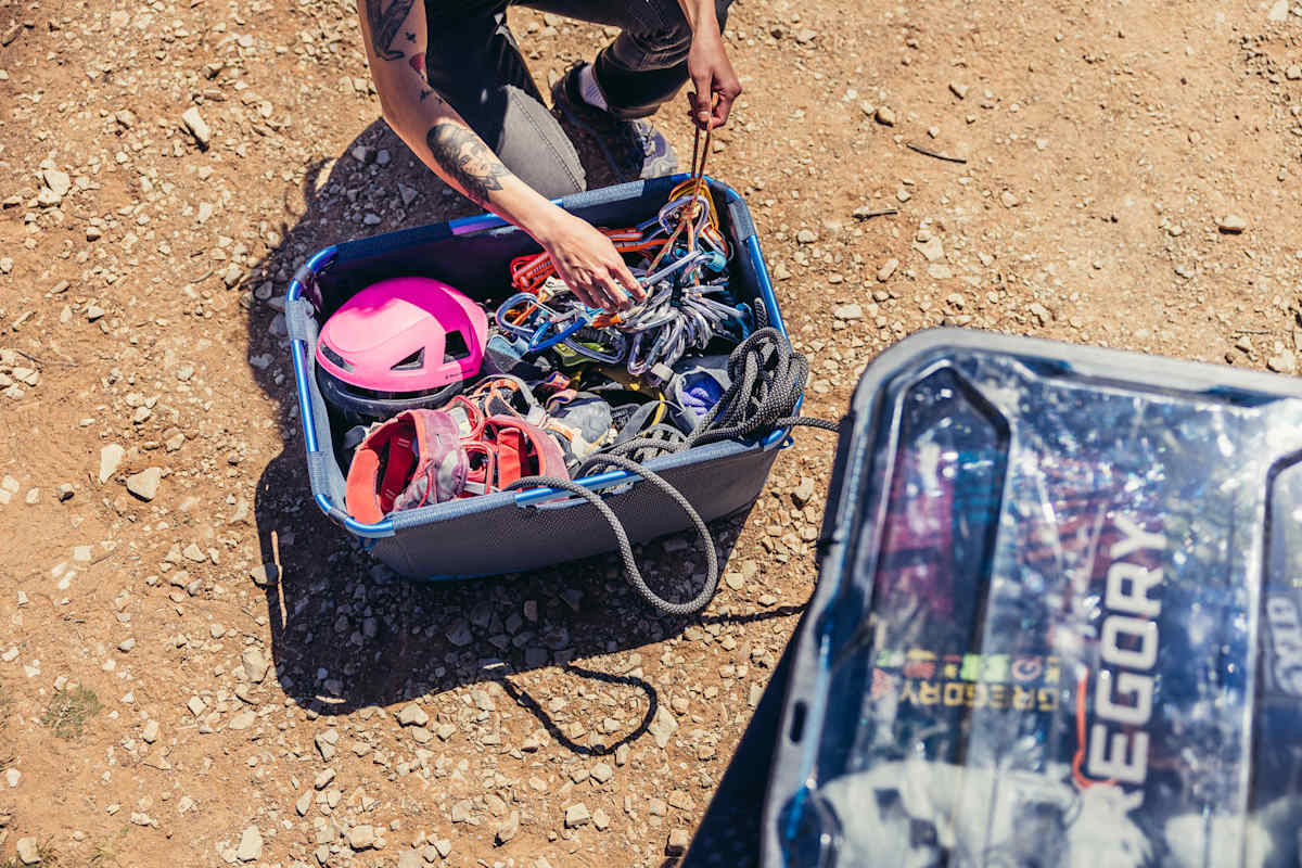 Auf zur nächsten Route: Der Gregory Alpaca Gear Basket ist der perfekte Begleiter für jedes Abenteuer.