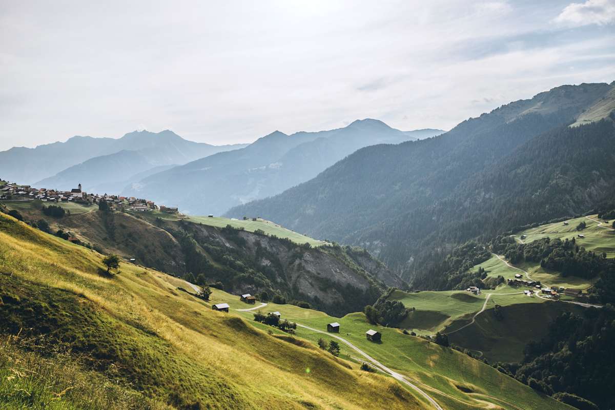 Die Berge liegen noch ein bisschen im Nebel.