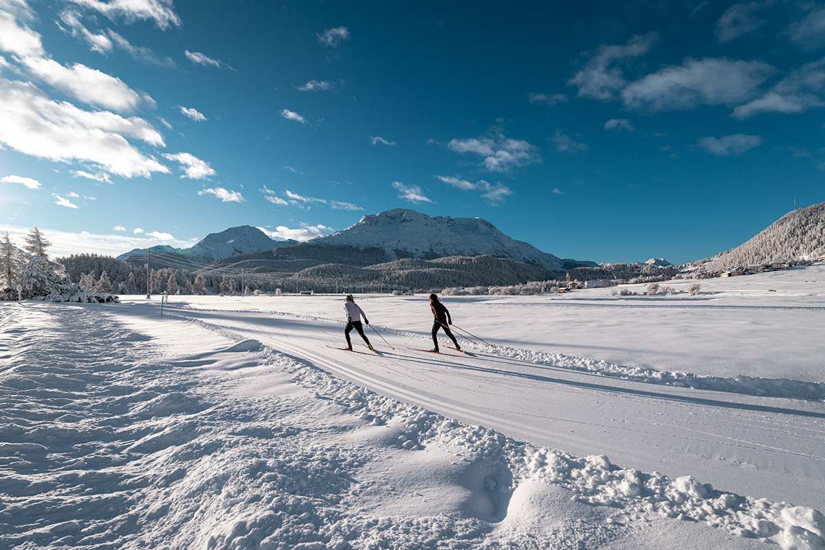 Graubünden ist mit 850 Loipenkilometern die grösste Langlaufregion der Schweiz – 111 davon kann man auf der Engadin Classica erkunden