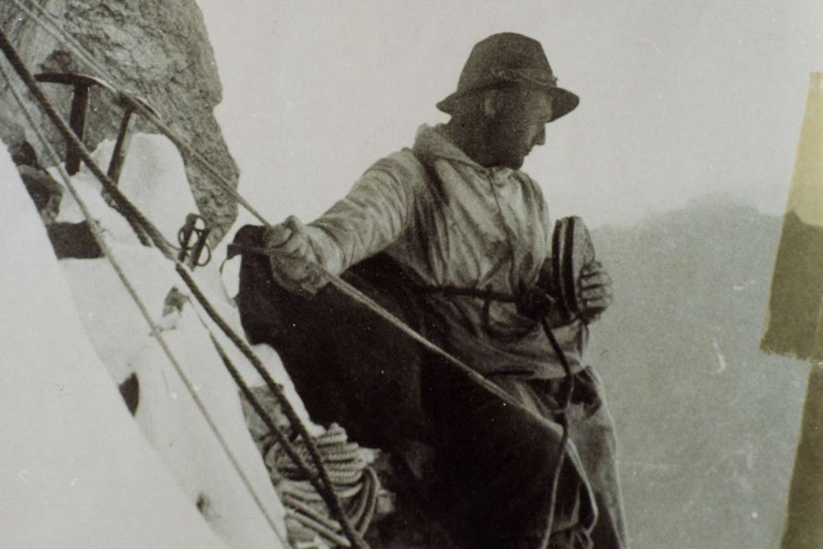 Heinrich Harrer verzehrt am 24. Juli 1938 im „Schwalbennest“ eine letzte Zwischenmahlzeit: ein Butterbrot.