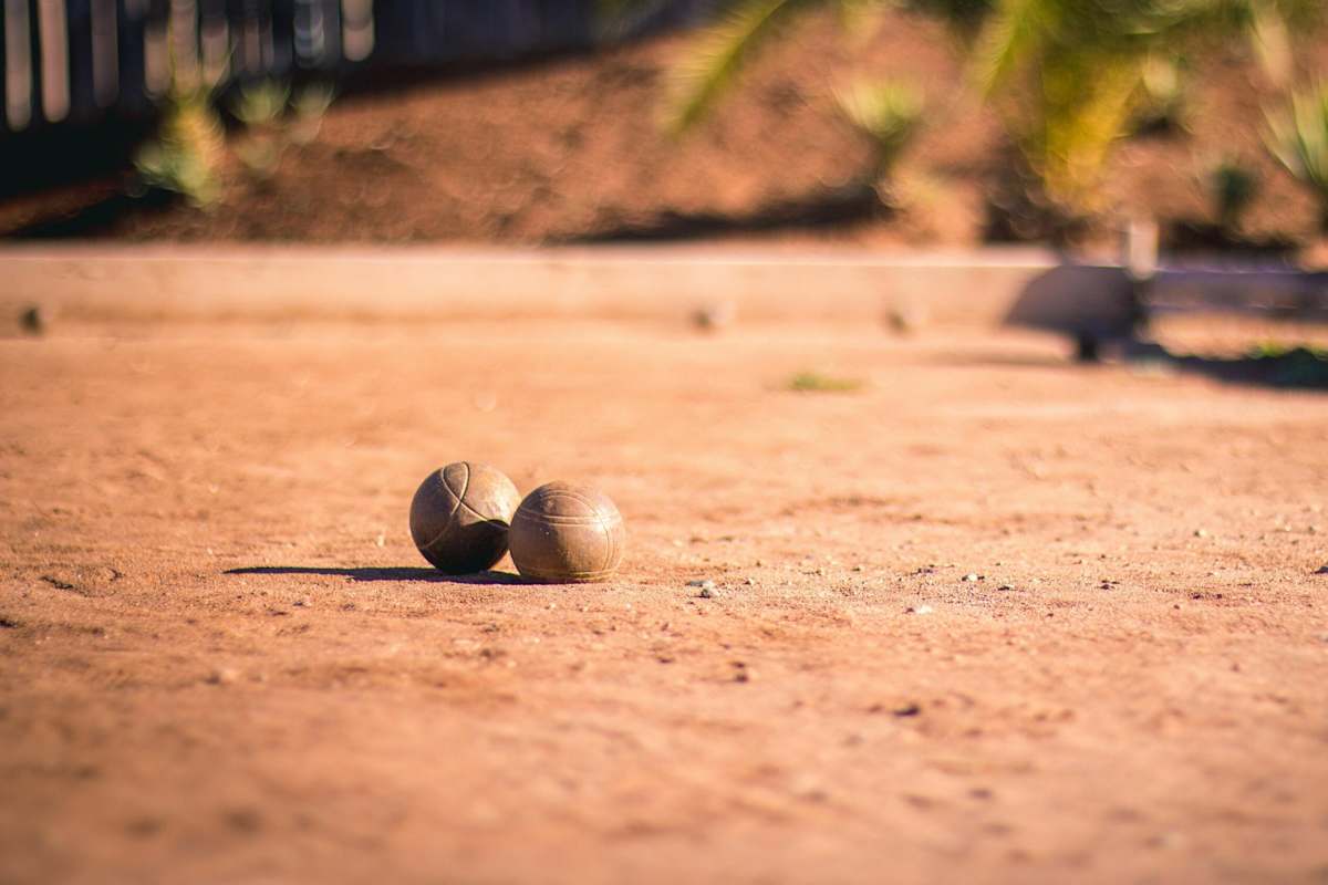 Möglichst nah an die Zierkugel heranzukommen, das ist das Ziel