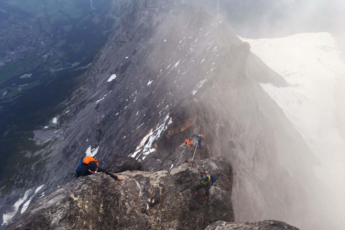 Für einen kurzen Moment öffnet sich die Nebelwand 