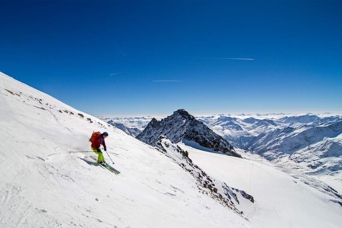 Steve vor wunderschönem Bergpanorama.