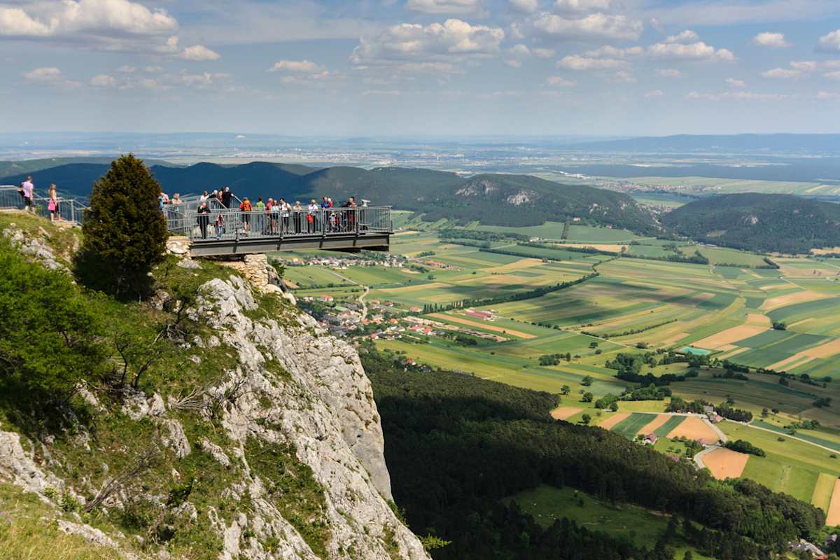 Blick vom Startplatz der Drachenflieger über den Skywalk