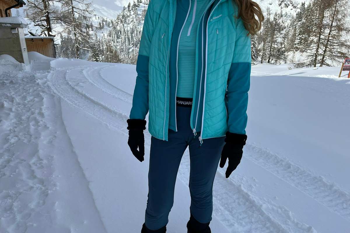 Die superelastische Wanderhose von Kilimanjaro ist fürs Langlaufen genauso geeignet, wie fürs Rodeln, Schneeschuhwandern oder eine Schneeballschlacht.