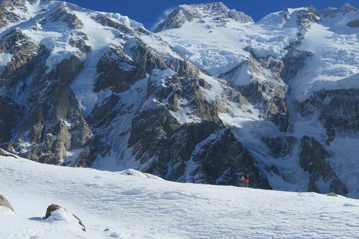 Simone Moro und Tamara Lunger im Aufstieg, oberhalb des Basis Lagers am Nanga Parbat, Diamir-Seite