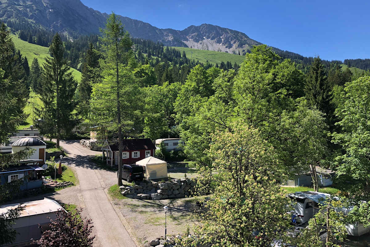 Der Campingplatz Bergheimat am Oberjochpass im Oberallgäu.