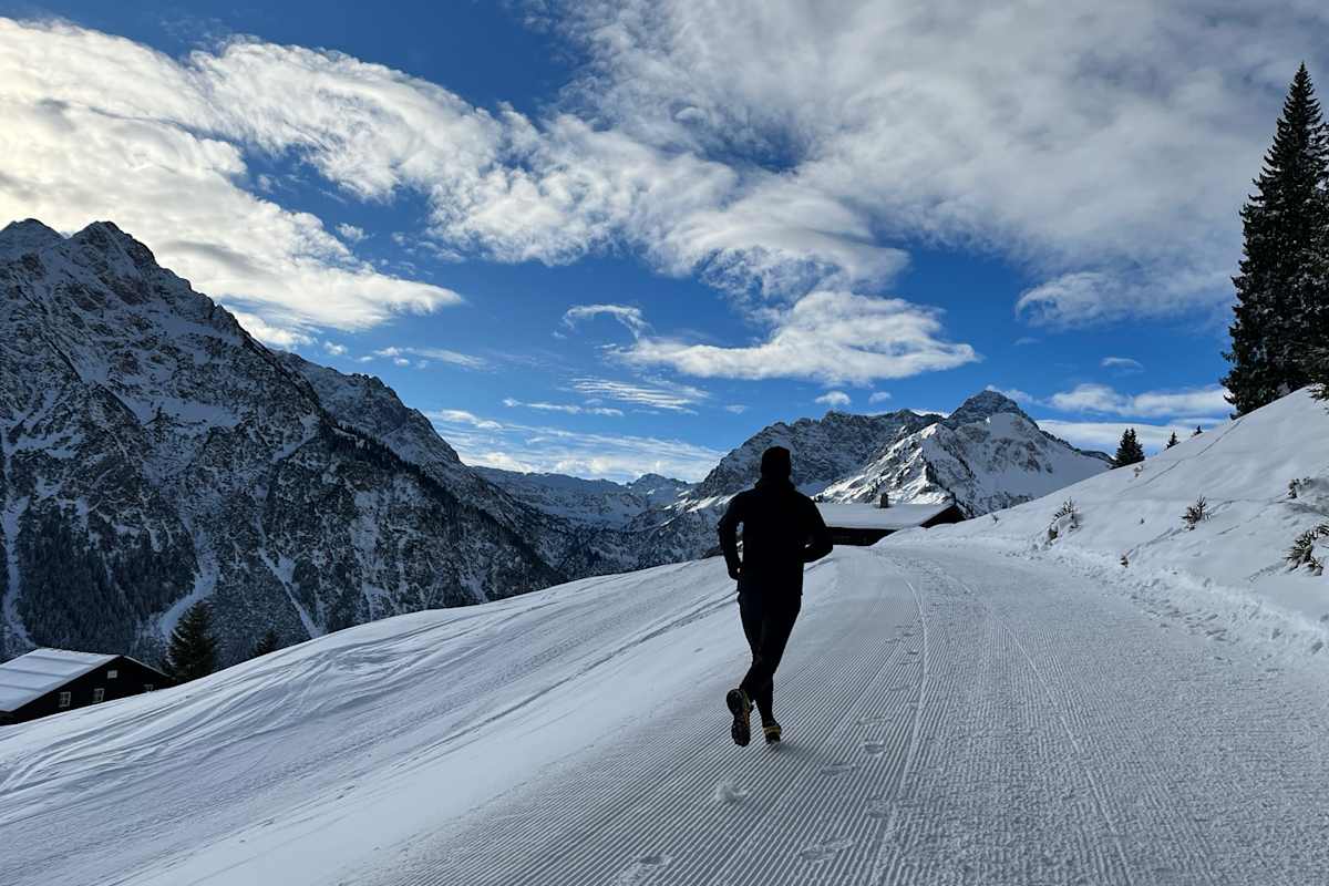 Daniel Jochum beim winterlichen Trailrun am Heuberg im Kleinwalsertal 