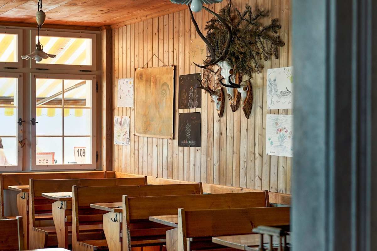 Ein Lokal das Chäshörnli serviert.