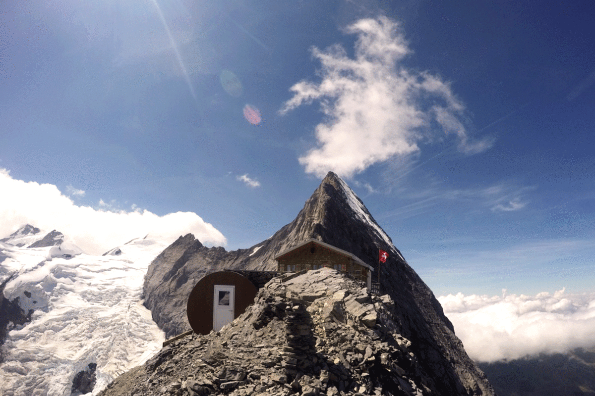 Die Mittellegihütte (3.355 m) am gleichnamigen Nordostgrat des Eiger