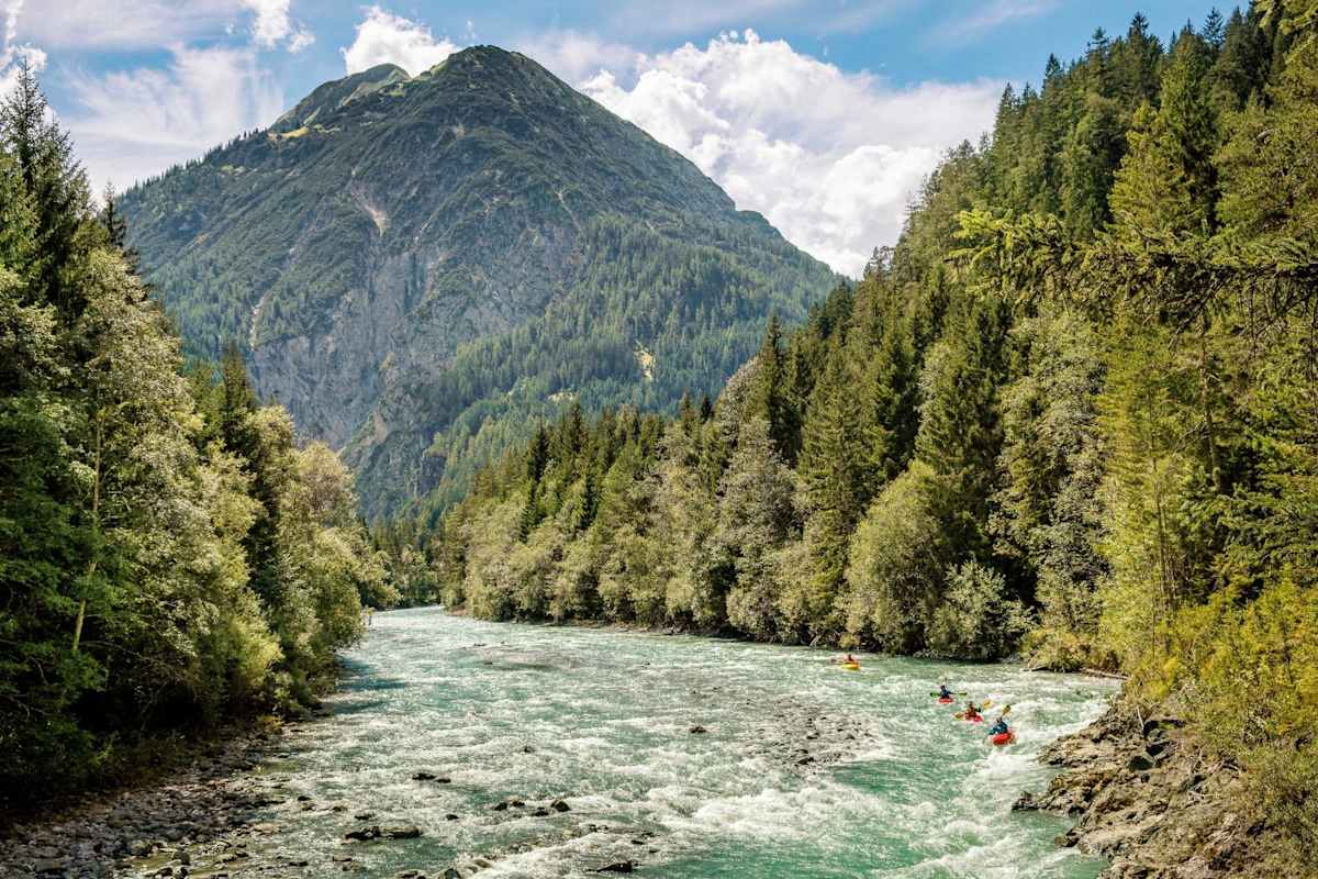 Ausblick auf den naturbelassenen Lech flussabwärts von Stockach