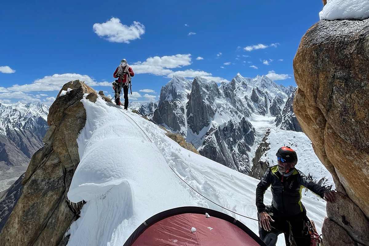 Edu Marín und sein Team kurz vorm Aufbruch zum Nameless Tower.