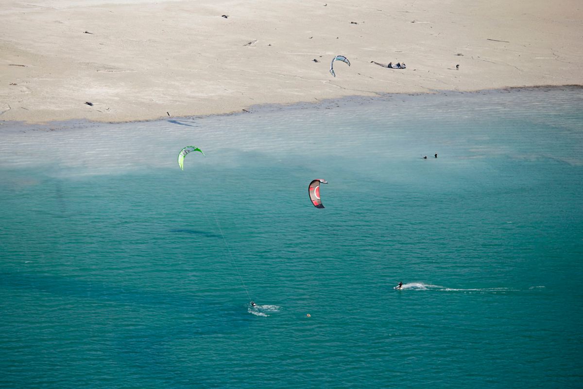 Nicht der Strand von Mauritius, sondern die Bade- und Kitebucht von Buchau am Achensee
