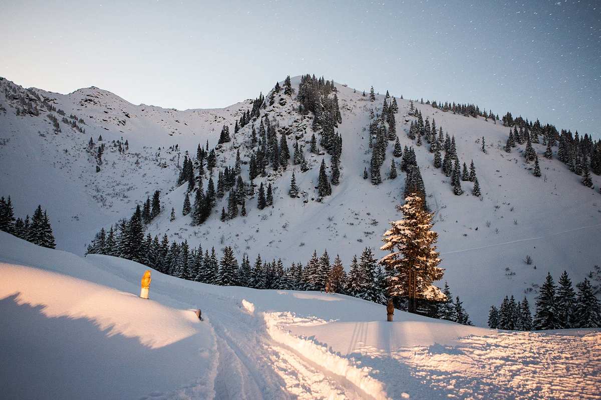 Der Laubkogel wird von der Abendsonne beleuchtet.