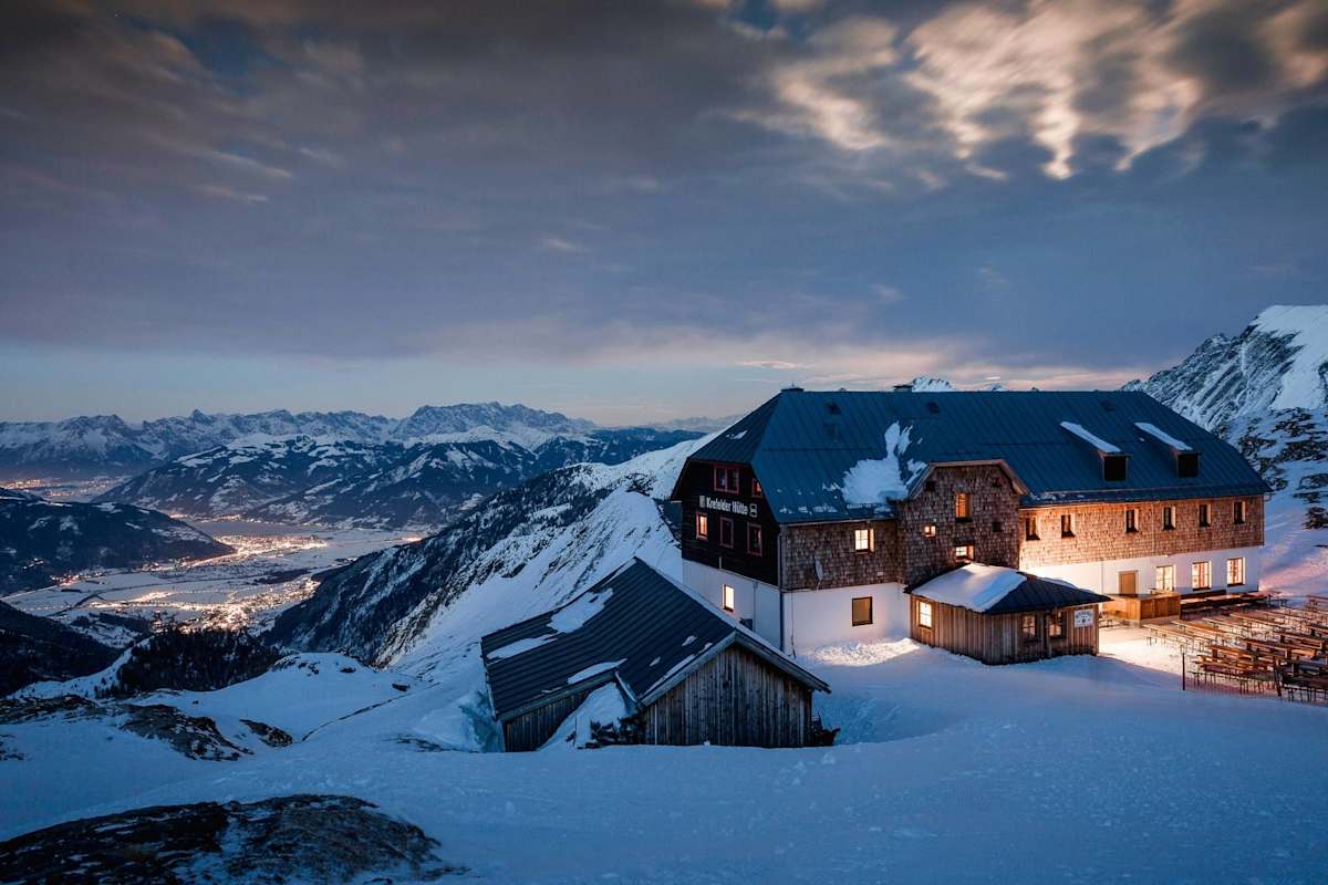 Die Krefelder Hütte thront über dem Lichtermeer im Tal