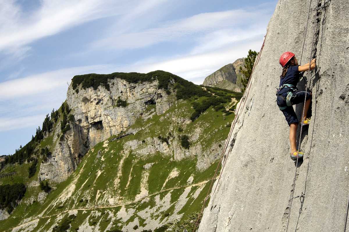 Perfekter Wasserrillenkalk im Klettergarten Grubastiege, Rofan