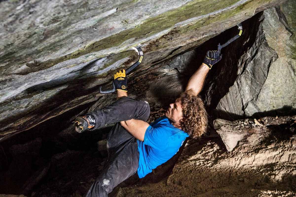 Klettern mit Steigeisen und Eisgeräten