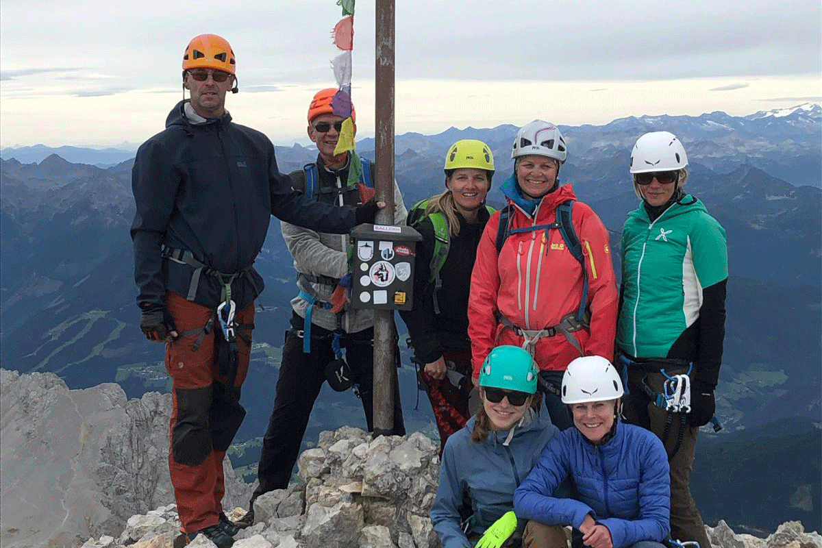 Glückliche Teilnehmer am Gipfel des Koppenkarstein