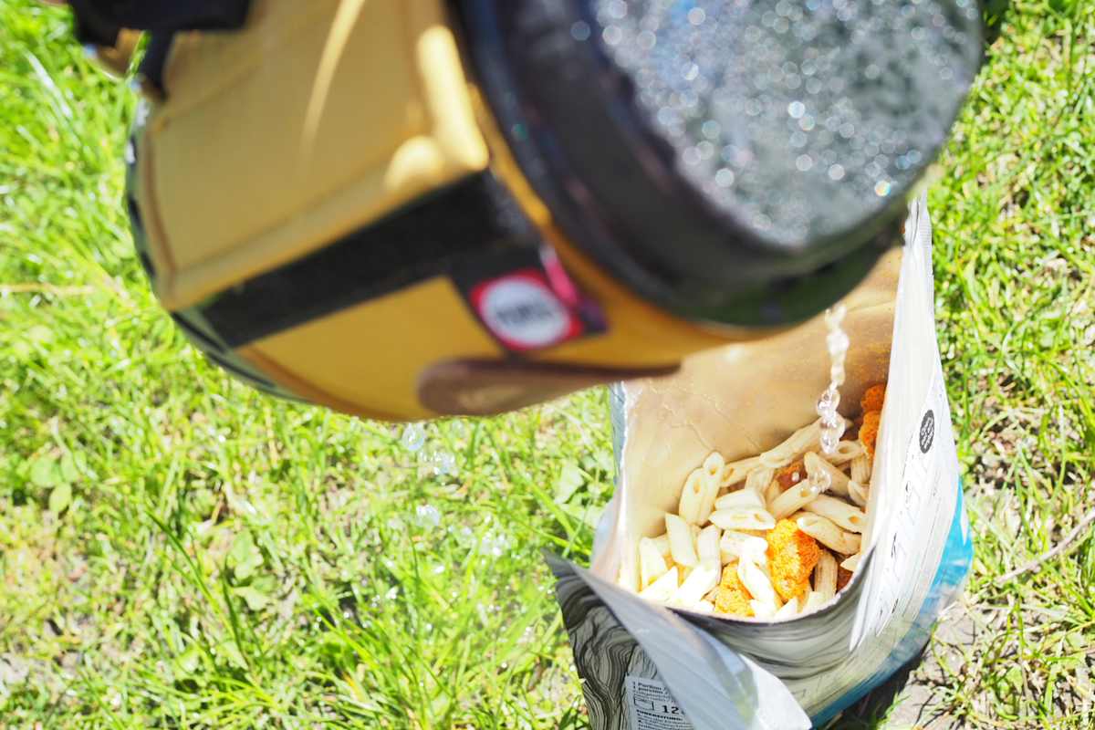 Fertiggericht mit Campingkocher