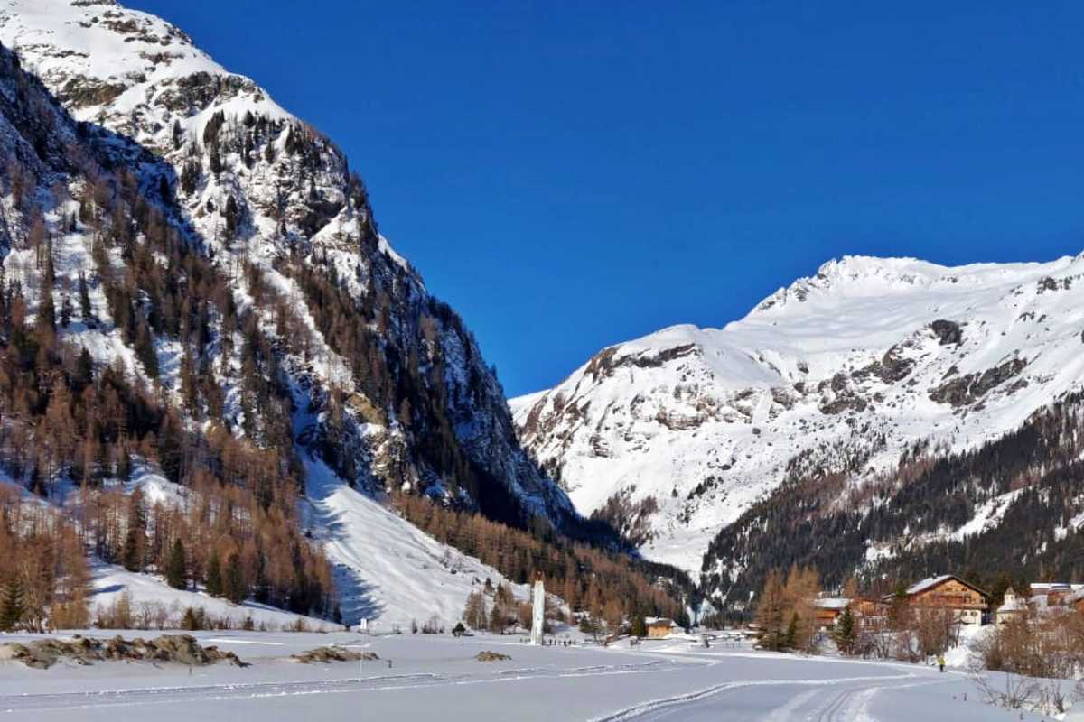 Die ebenen Wiesen vor dem Matreier Tauernhaus eignen sich gut für Langlauf-Einsteiger.
