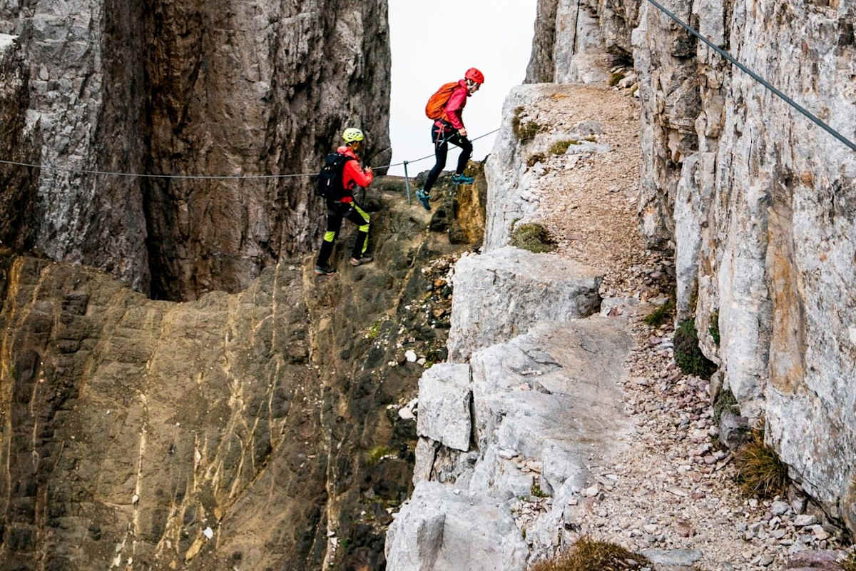 Zwischen einzigartigen Gesteinsformen können auch Klettersteige begangen werden